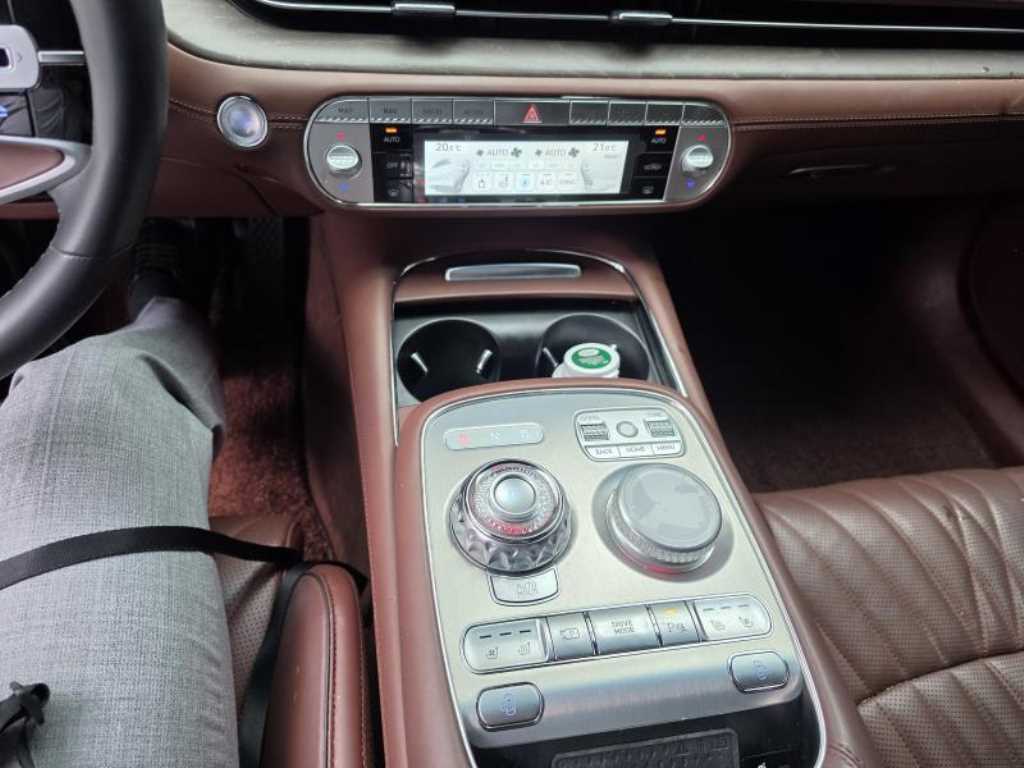 Genesis G90 - Vista 11