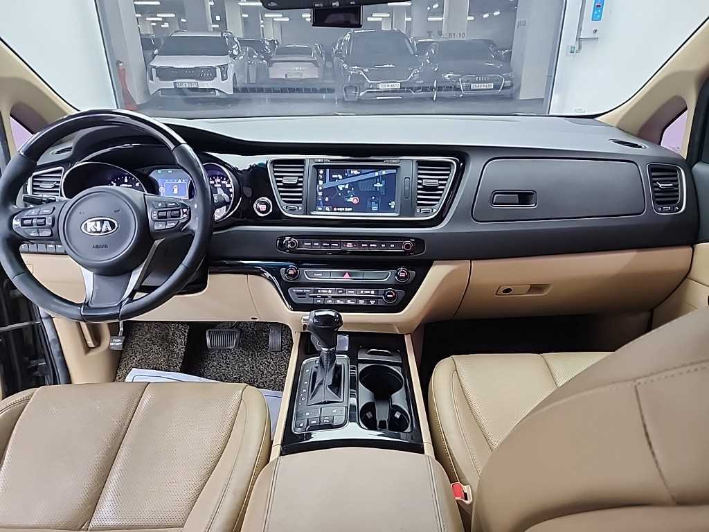 KIA Carnival - Vista 7