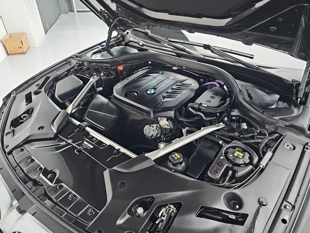 BMW 5 Series - Vista 5