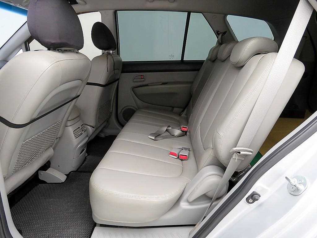 KIA Carens - Vista 7