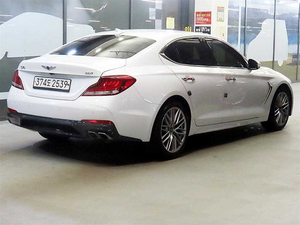 Genesis G70 - Vista 4