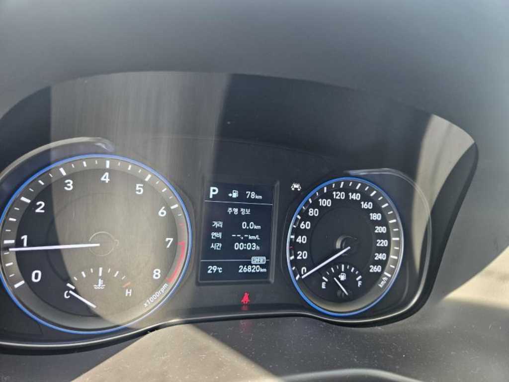 HYUNDAI Kona - Vista 6