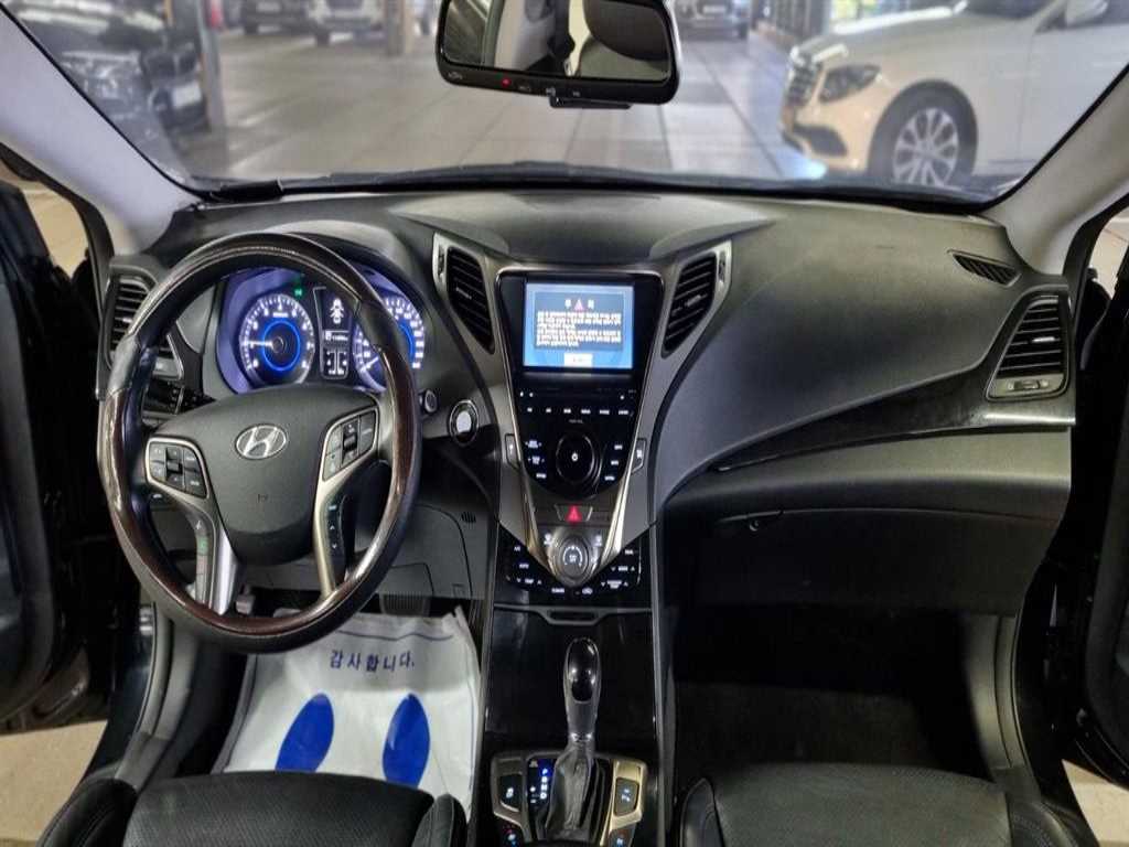 HYUNDAI Grandeur - Vista 11