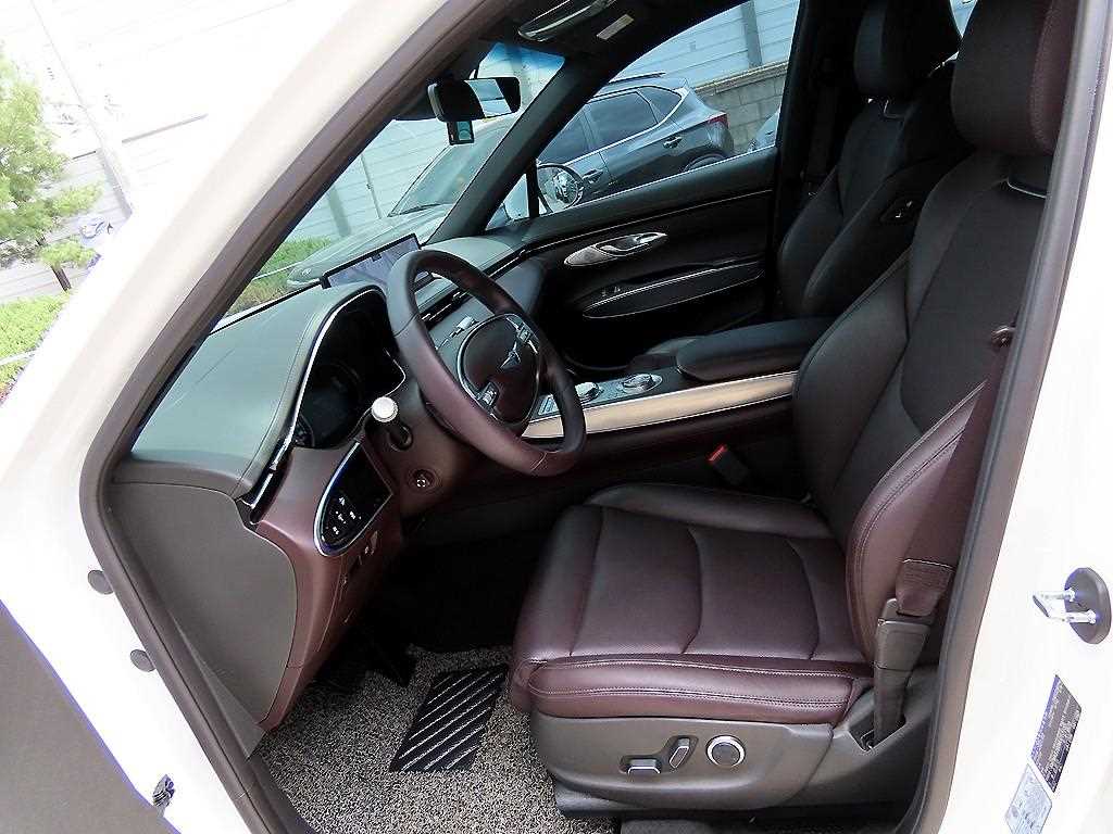 Genesis GV70 - Vista 5