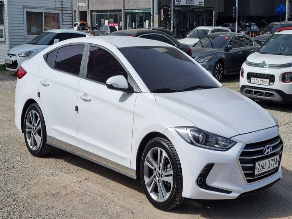 HYUNDAI Avante - Vista 3
