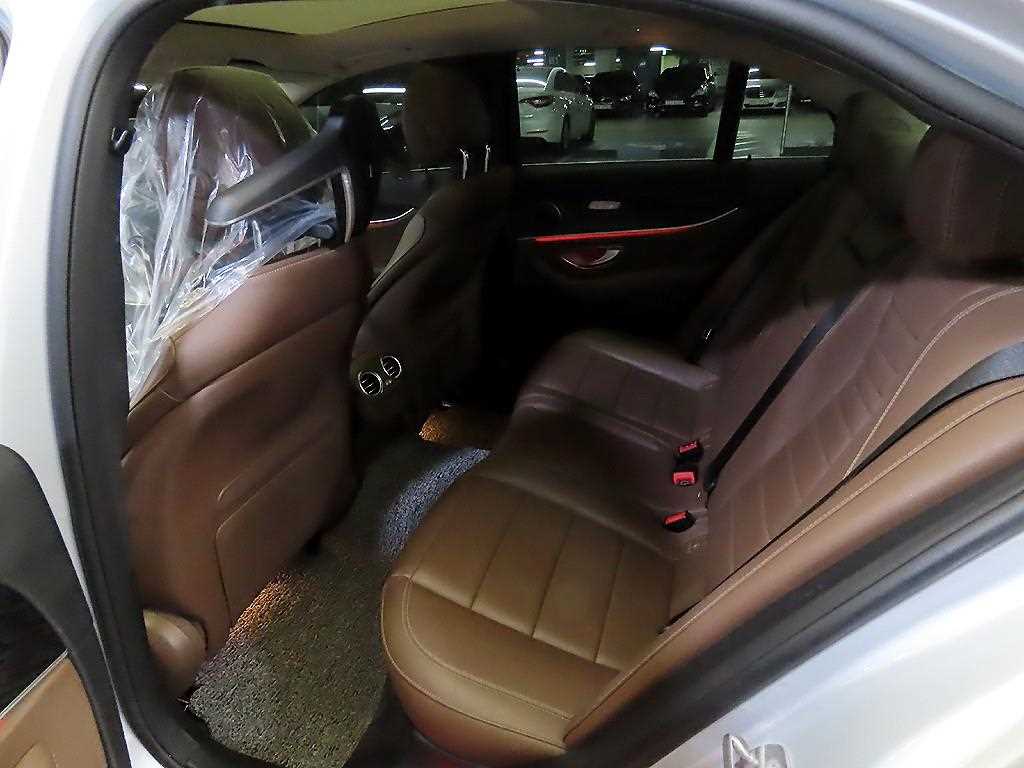 Mercedes Benz E class - Vista 7