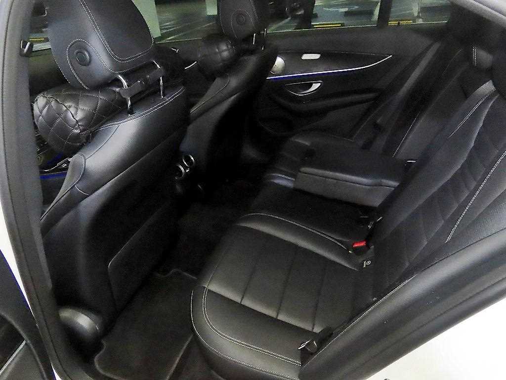 Mercedes Benz E class - Vista 7