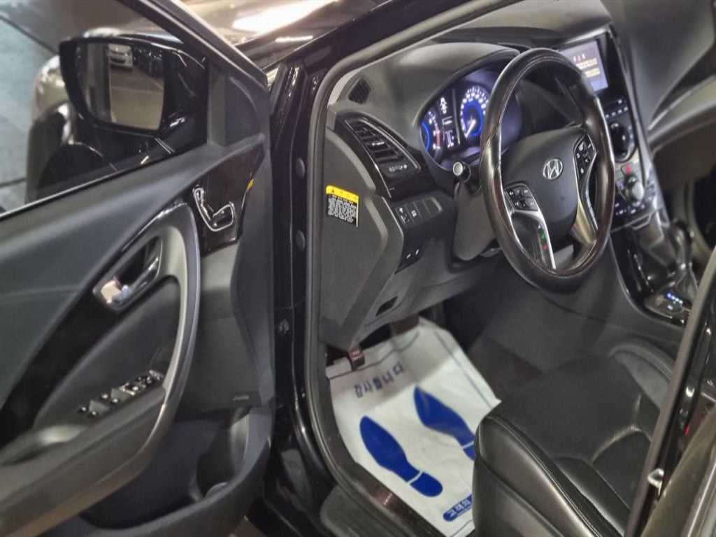 HYUNDAI Grandeur - Vista 7