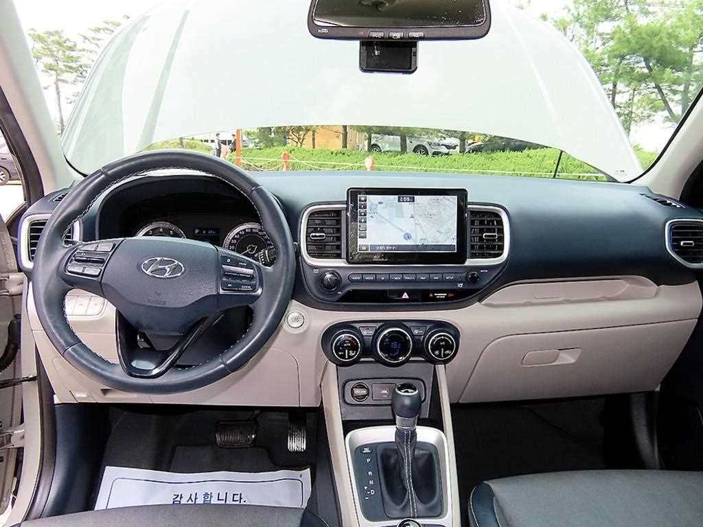 HYUNDAI Venue - Vista 7