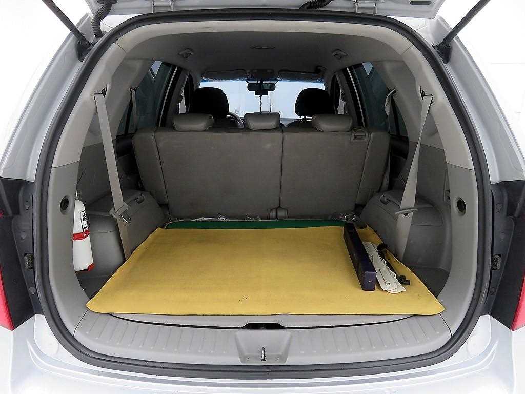 KIA Carens - Vista 5
