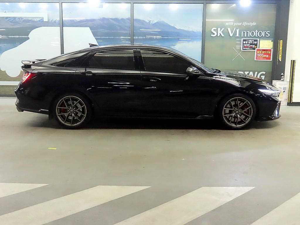 HYUNDAI Avante - Vista 3