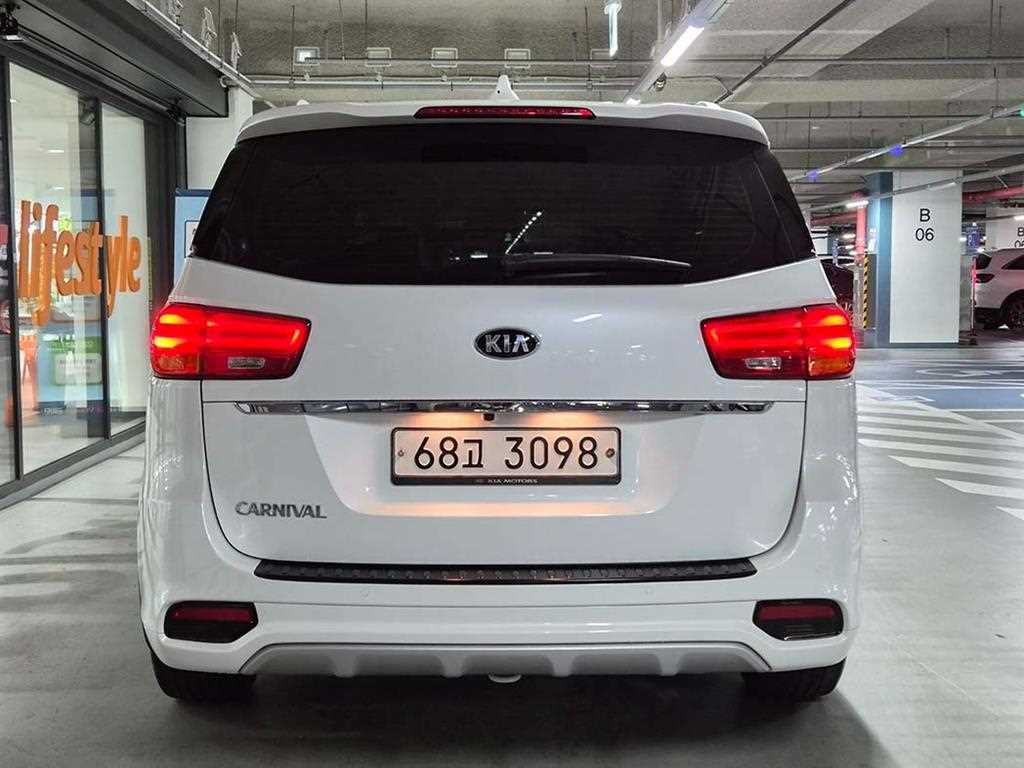 KIA Carnival - Vista 5