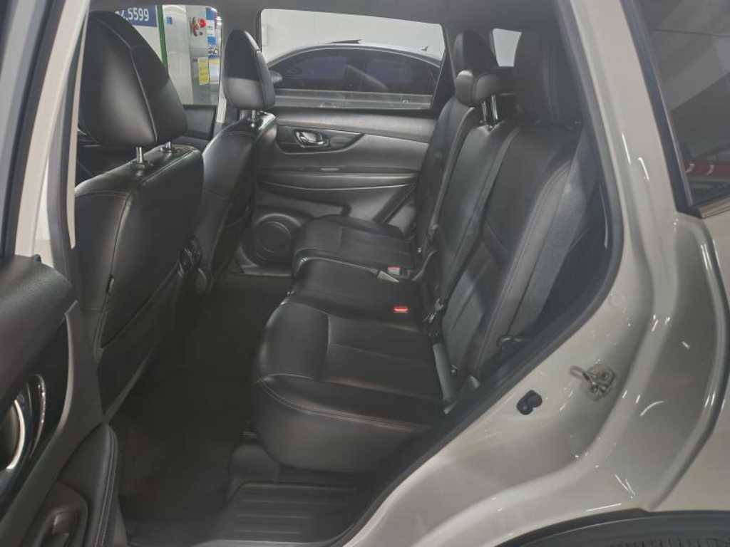 Nissan Extrail - Vista 5