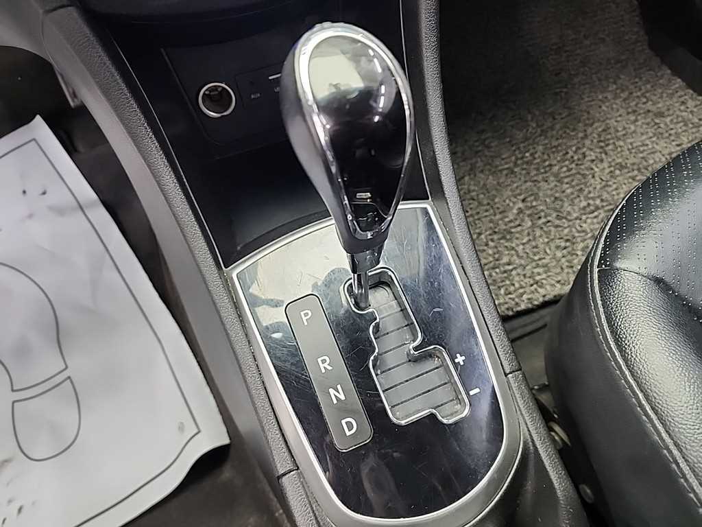 HYUNDAI Accent - Vista 8