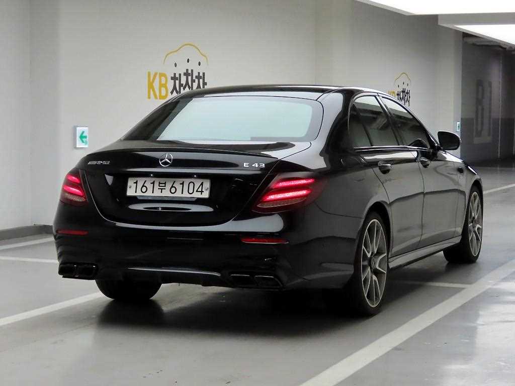 Mercedes Benz E class - Vista 4