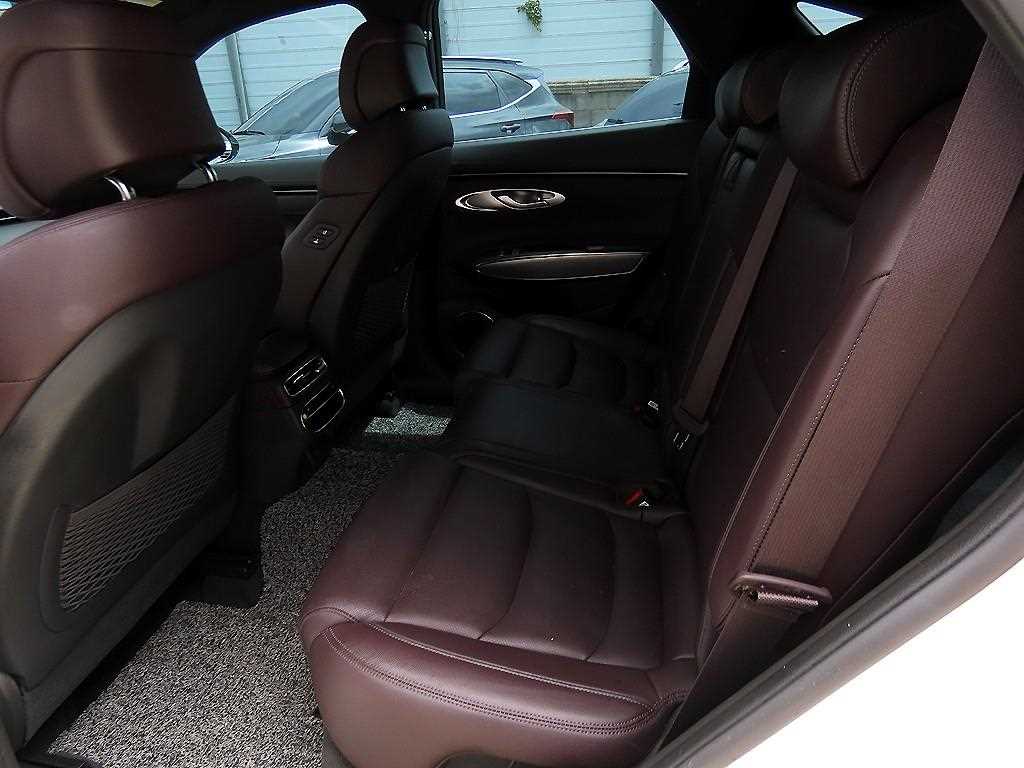 Genesis GV70 - Vista 6