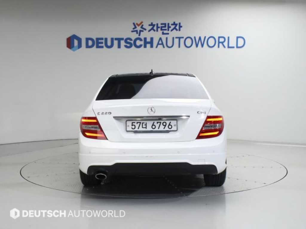 Mercedes Benz C Class - Vista 4