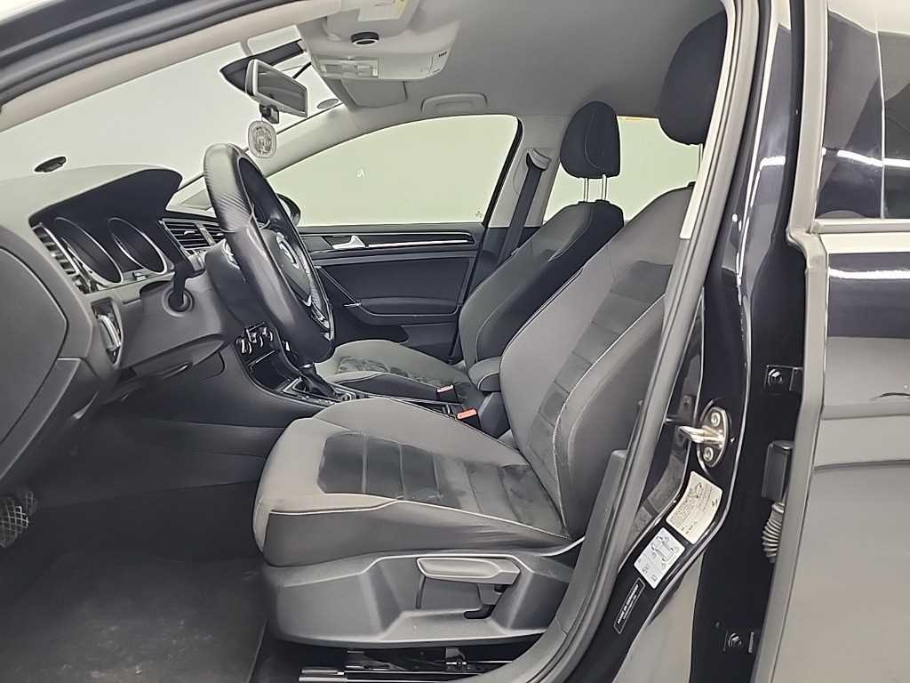 Volkswagen Golf - Vista 11