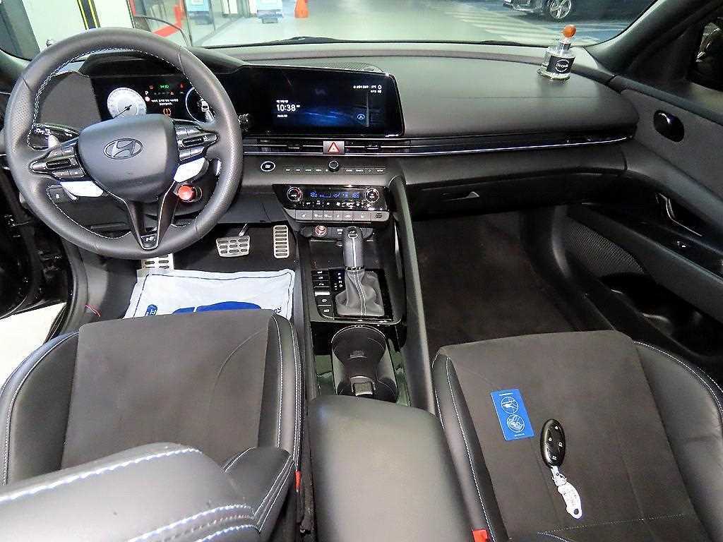 HYUNDAI Avante - Vista 10