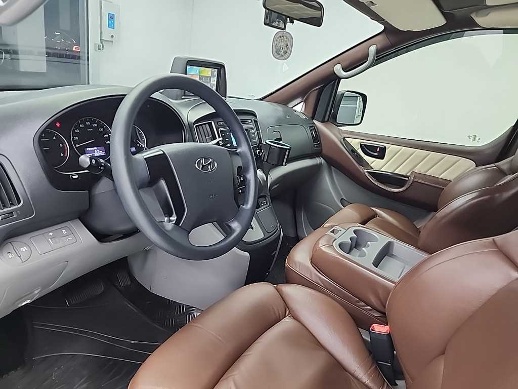 HYUNDAI Starex - Vista 7