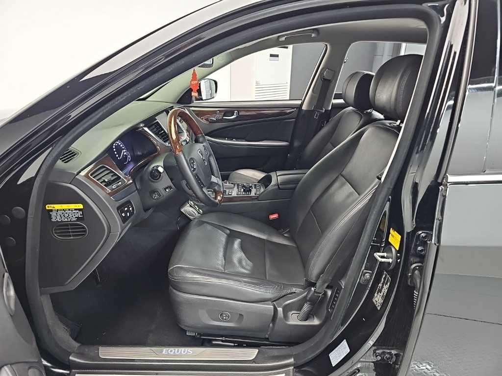 HYUNDAI Equus - Vista 11