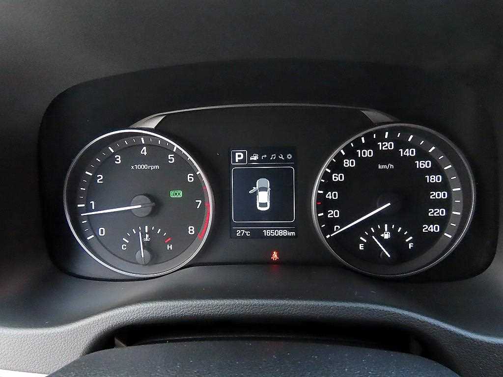 HYUNDAI Avante - Vista 9