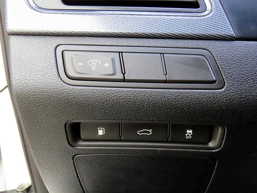 HYUNDAI Sonata - Vista 12