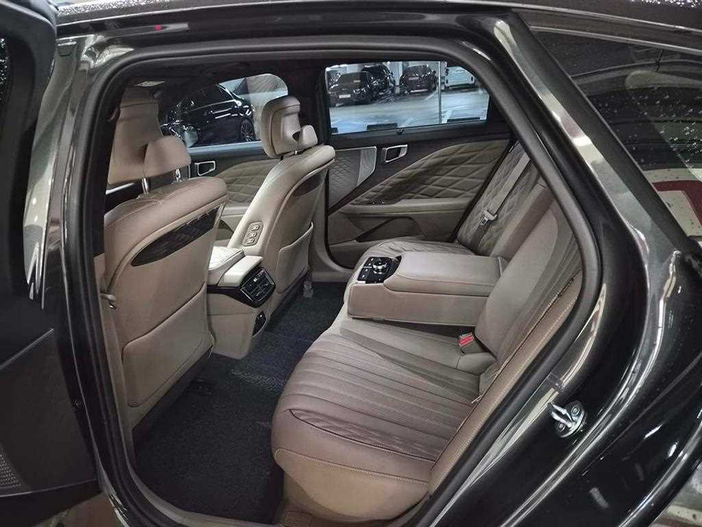 KIA K8 - Vista 7