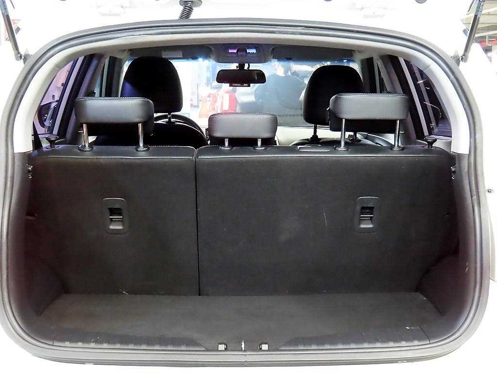 Ssangyong Tivoli 2016 Blanco - Importación desde Corea - HF Imports Iquique - Foto 17