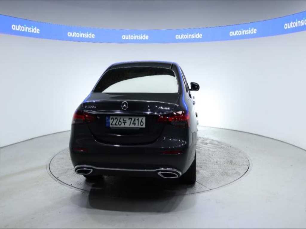 Mercedes Benz E class - Vista 4