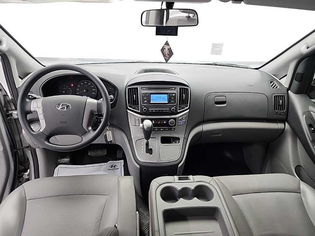 HYUNDAI Starex - Vista 7