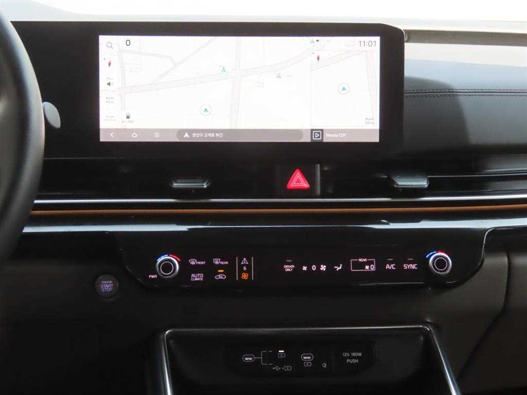 KIA Carnival - Vista 11