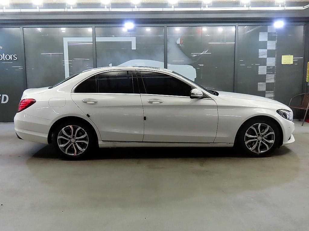 Mercedes Benz C Class - Vista 3
