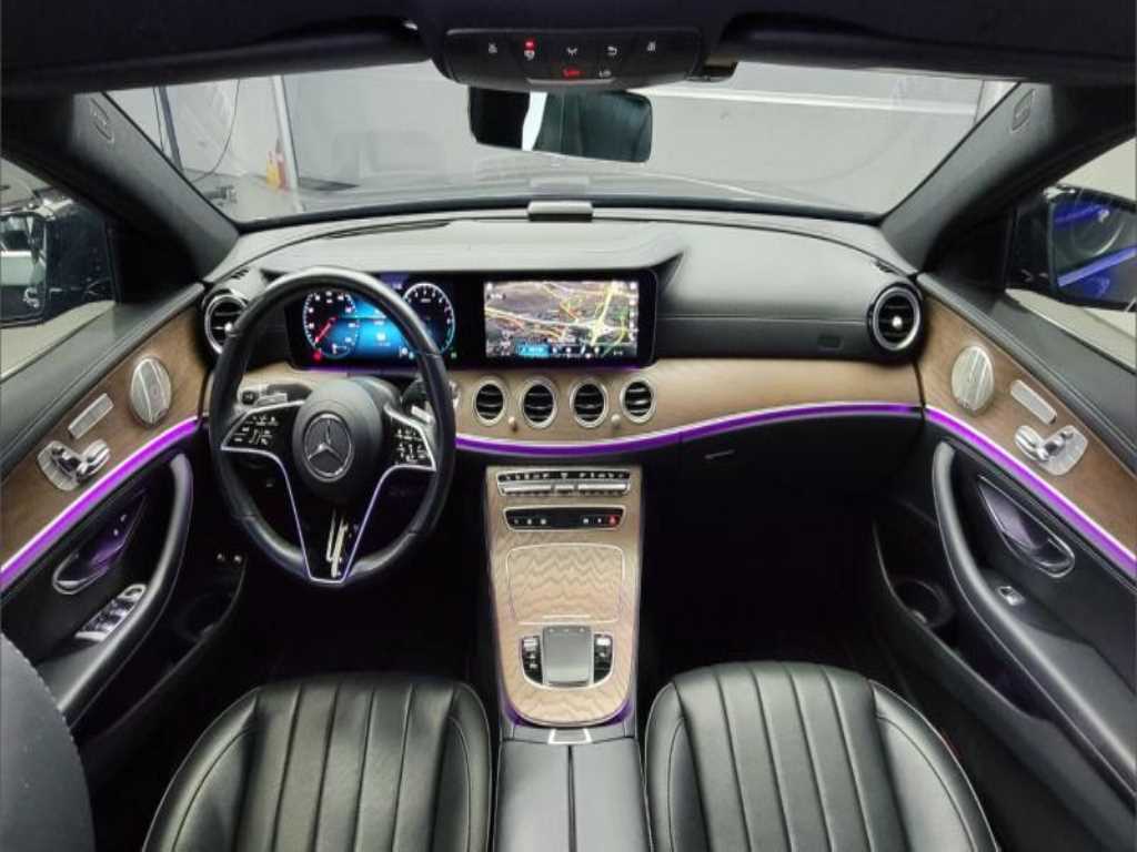 Mercedes Benz E class - Vista 8