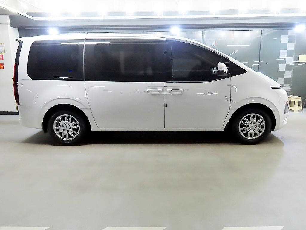 HYUNDAI Staria - Vista 3