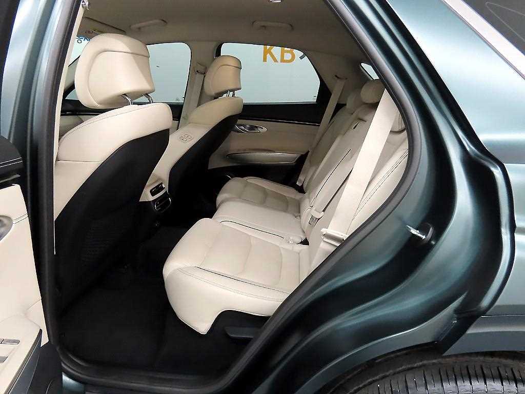 Genesis GV70 - Vista 6