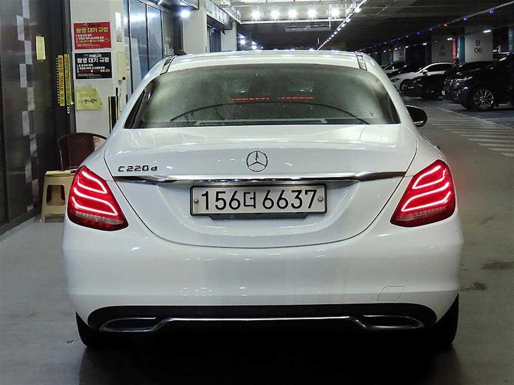 Mercedes Benz C Class - Vista 5
