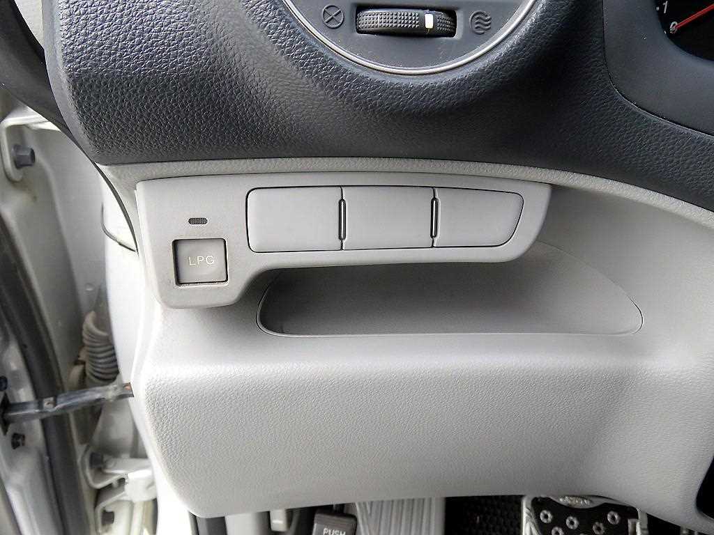 KIA Carens - Vista 10