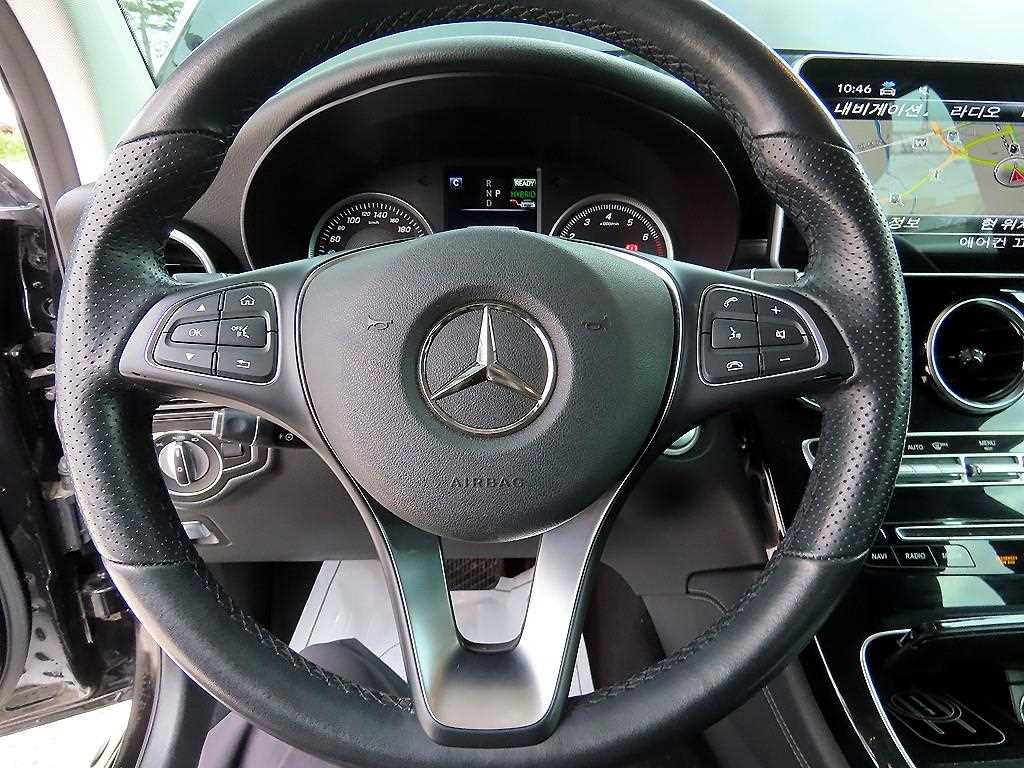 Mercedes Benz GLC Class - Vista 8