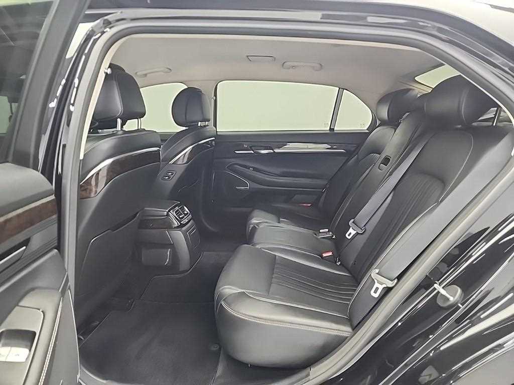 Genesis G90 - Vista 12