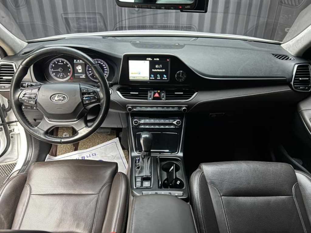 HYUNDAI Grandeur - Vista 8