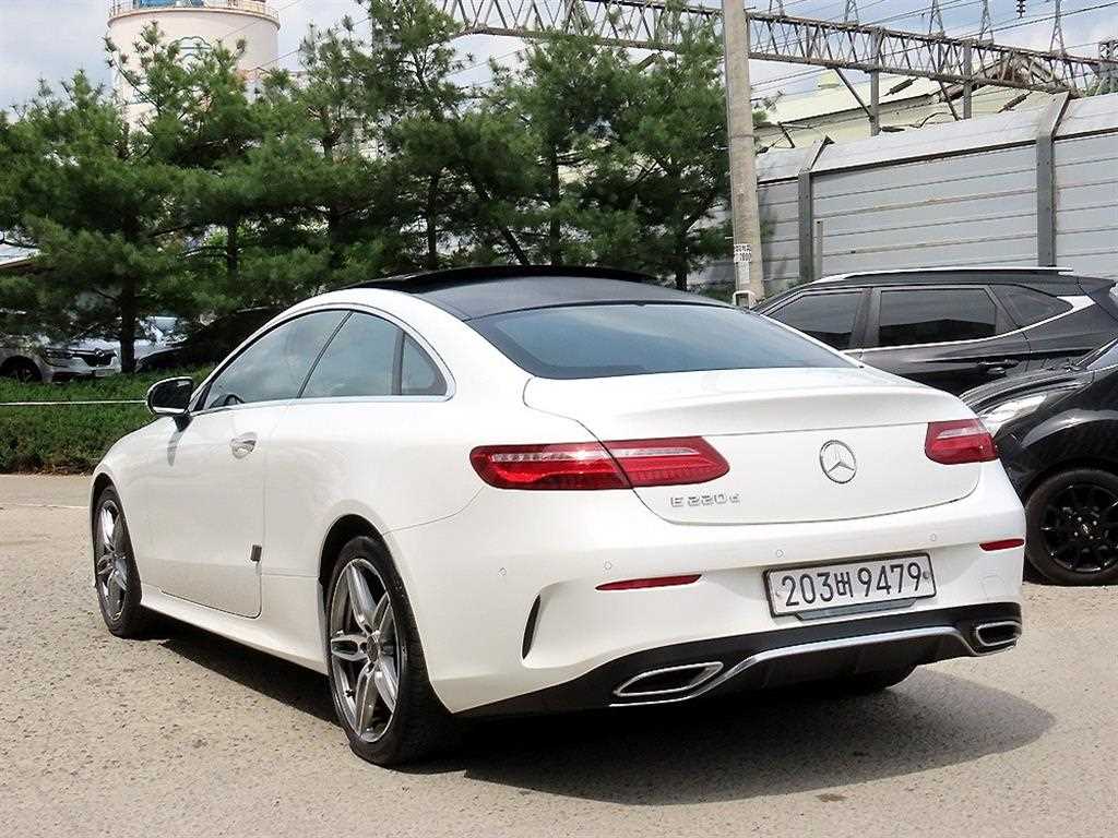 Mercedes Benz E class - Vista 3