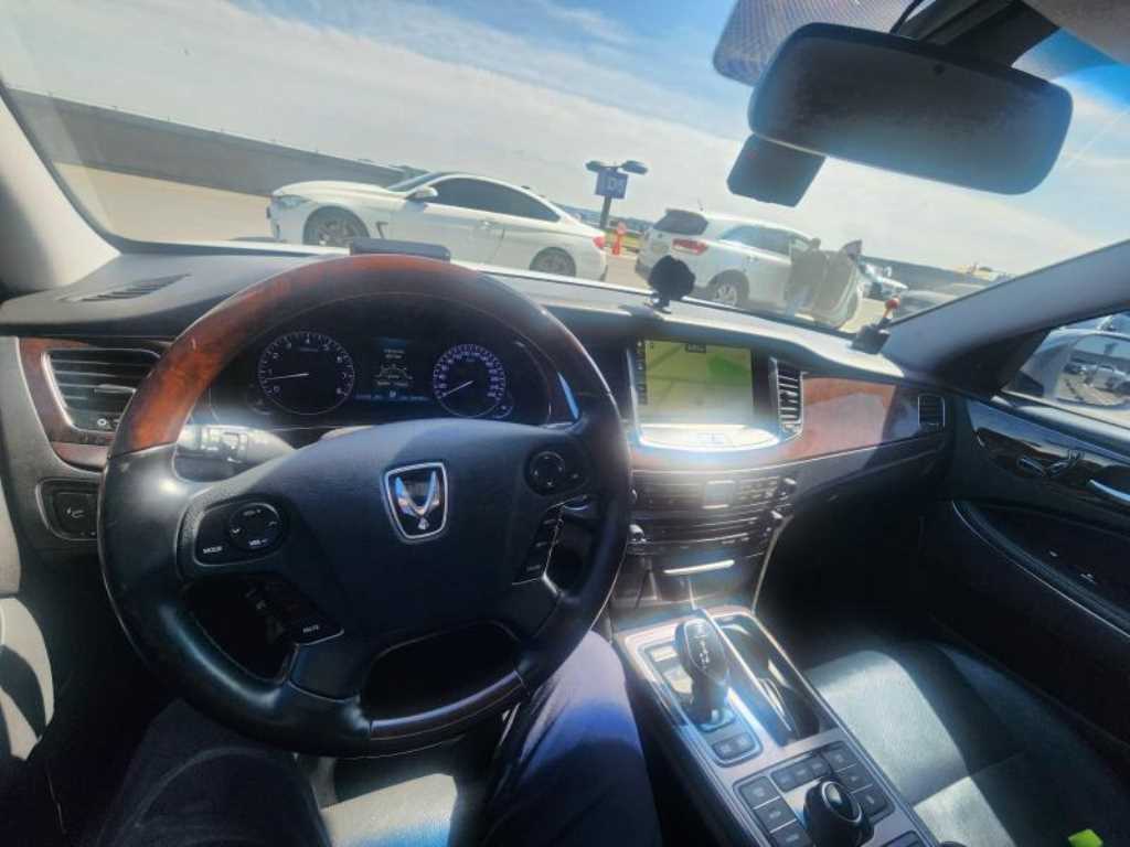 HYUNDAI Equus - Vista 9