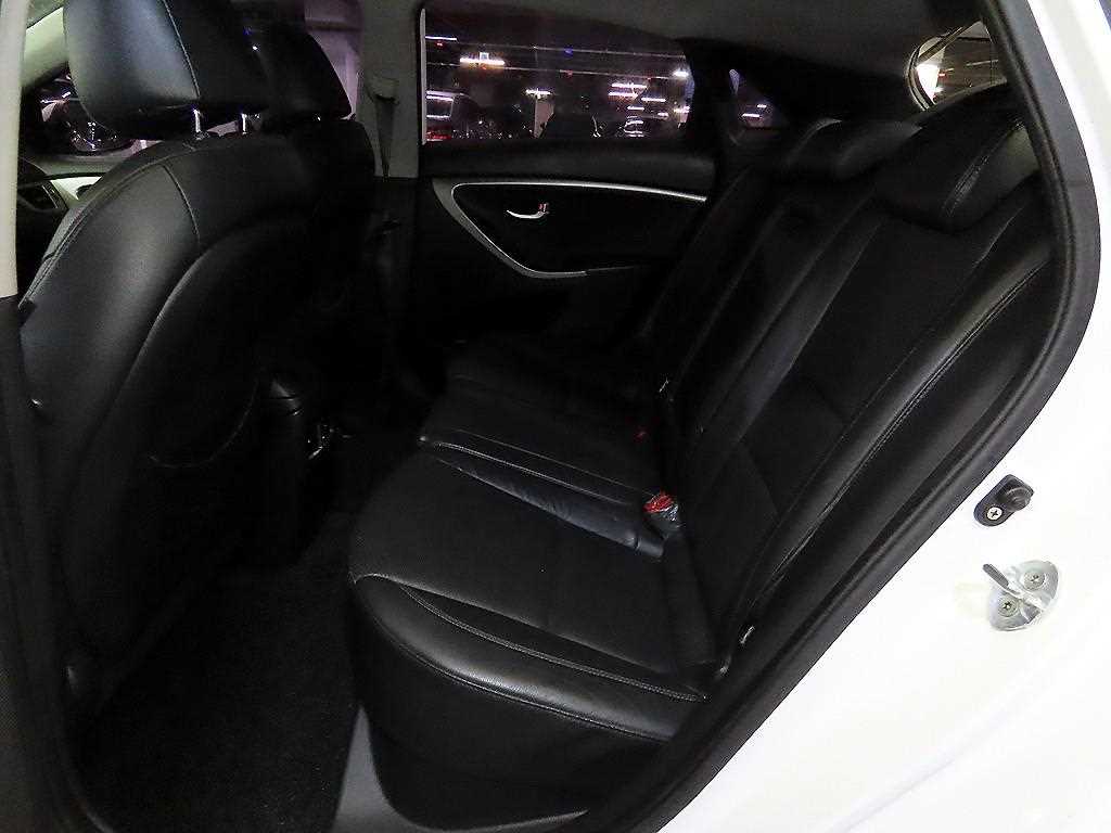 HYUNDAI i30 - Vista 7