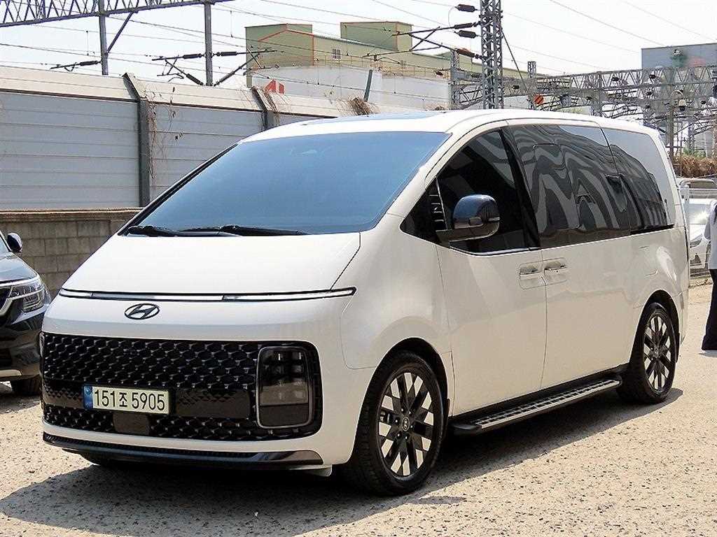 HYUNDAI Staria - Vista 2