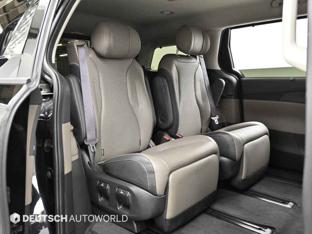 KIA Carnival - Vista 12