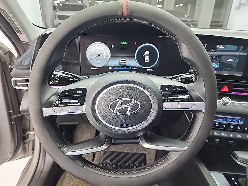 HYUNDAI Avante - Vista 9