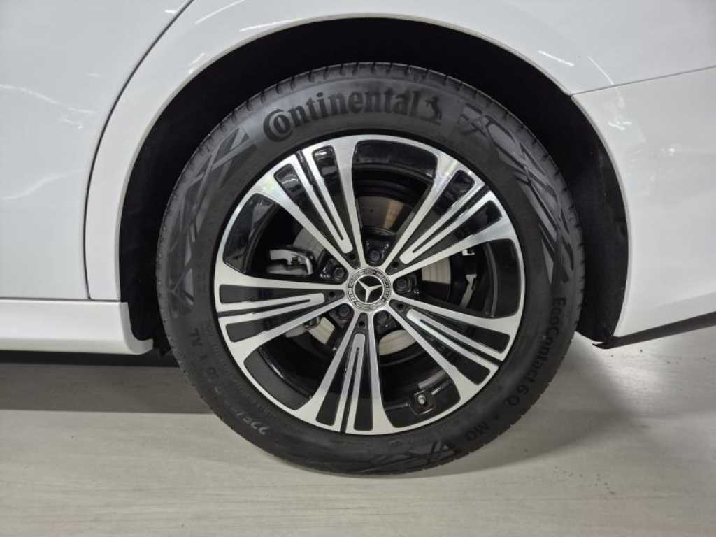 Mercedes Benz E class - Vista 7