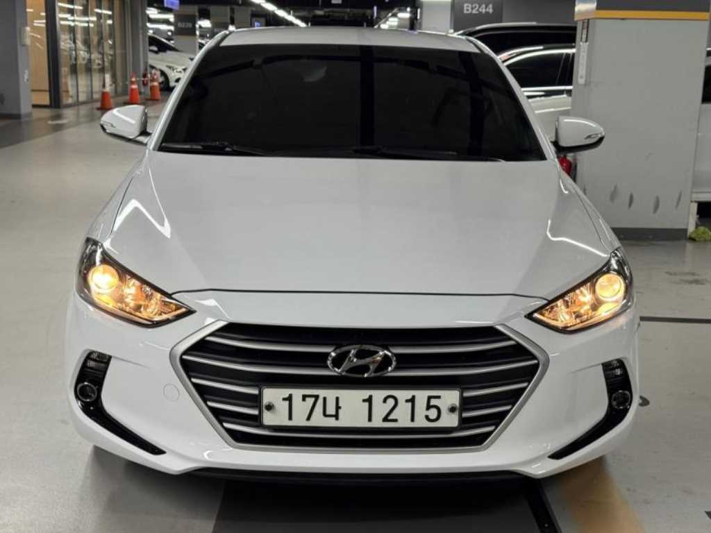 HYUNDAI Avante - Vista 2