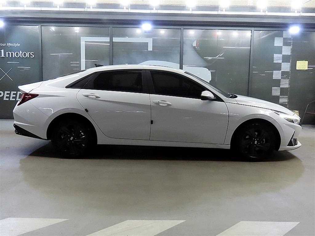 HYUNDAI Avante - Vista 3